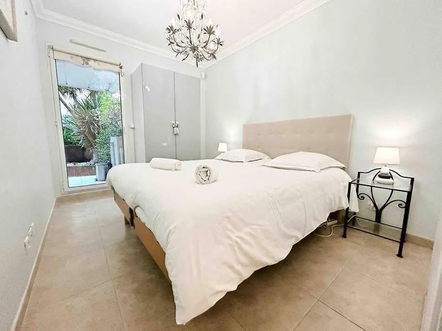 Le Square Pauline, Apt 4 Prs, Jardin, 300M Mer Antibes 0*,  France