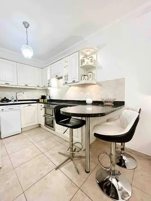 Le Square Pauline, Apt 4 Prs, Jardin, 300M Mer Antibes 0*,